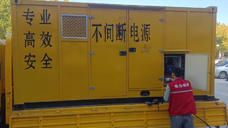 怀柔柴油发电机组和UPS电源配合使用时，如何避免切换过程中的电力中断？